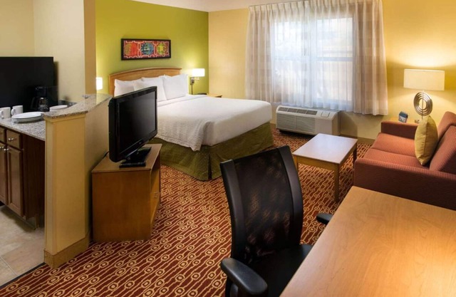 Pet-friendly Property Near OdySea Aquarium AZ! Outdoor Pool, Full Kitchen!