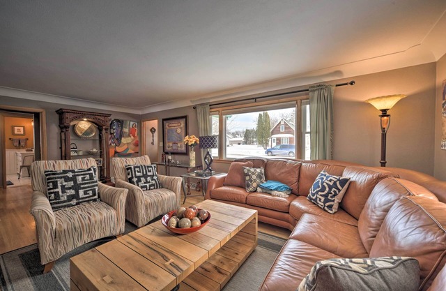 Pet-Friendly Retreat ~ 1 Mi to St Louis River!