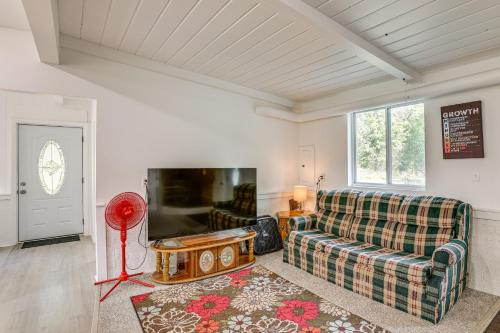 Pet-Friendly Retreat Over 3 Acres in Baldwin!