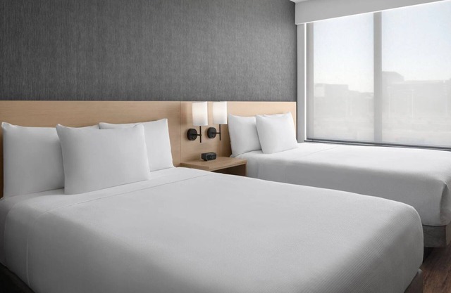 Pet-Friendly Retreat with Free Breakfast Minutes to LEGOLAND® Discovery Center