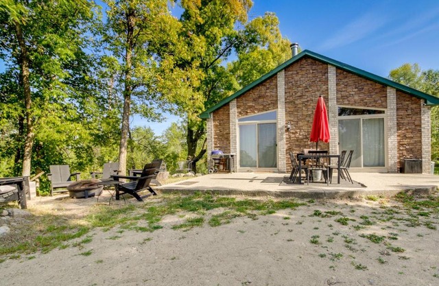 Pet-Friendly Richville Vacation Rental with Dock!