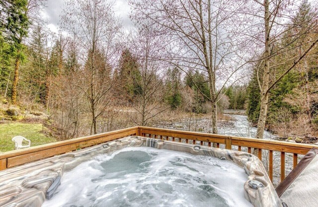Pet-Friendly Riverfront Cabin with Hot Tub & BBQ - Riverbend 2