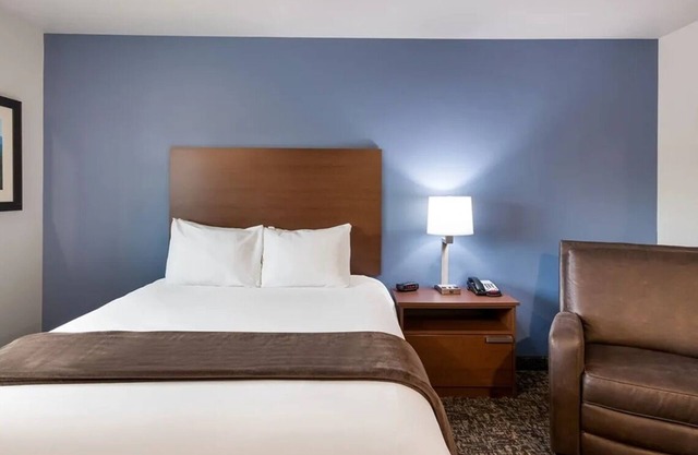 Pet-Friendly Room w/ Full Kitchen Near Downtown & Attractions! | Free Parking