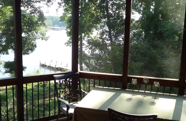 Hermosa casa rústica frente al lago, 4 kayaks, flotadores, alquiler de pontones, Wi-Fi gratis