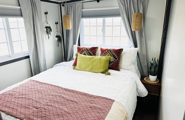 Pet friendly Studio BoxHouse in Pecos: Queen bed with Twin over Full Bunk Beds