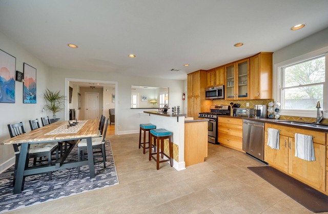 Pet-Friendly Texas Retreat w/ Deck & Gas Grill!