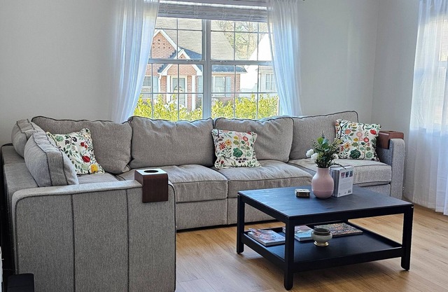 Pet Friendly Townside Retreat near Lakepoint