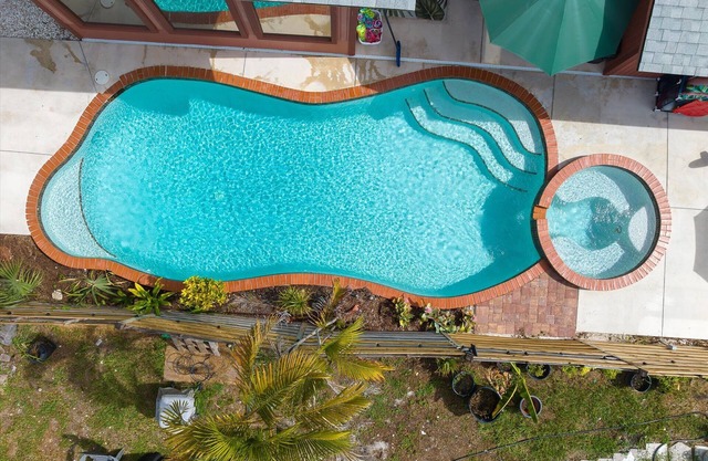 Pet Friendly Tropical Villa, Heated Salt Pool