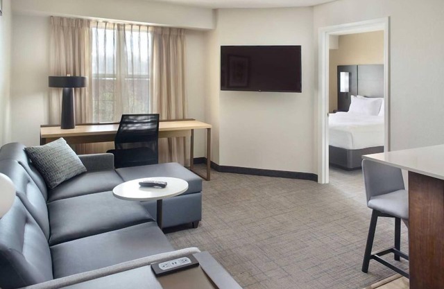 Pet-friendly Unit with Fully-equipped Kitchen! Comes w/ FREE Breakfast & Pool!
