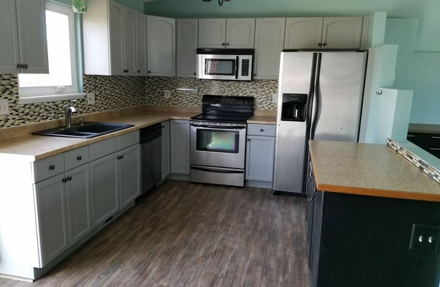 Updated and modern house 6 minutes to Old Town!