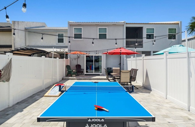 Pet Friendly Townhome W/ Free WiFi and Parking