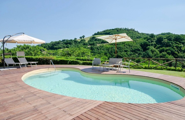 Casa en Urbino con Piscina y Barbacoa