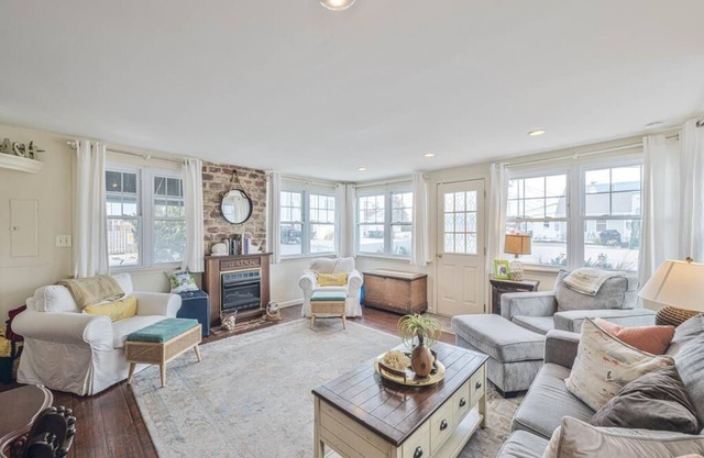 Pet-friendly w/ Private Deck | Close to Beaches!