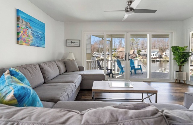 Pet-Friendly Waterfront 3BR in Ocean Pines – Near OCMD, Porch & Canal Views