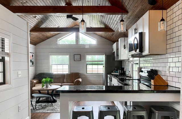 Studio Cabin + Overlooks Water + Pet Friendly