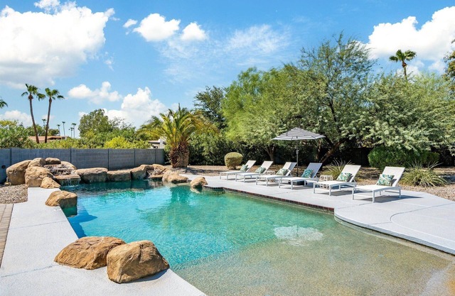 Pet Friendly with Private Heated Pool, Fire Pit, Basketball and Volleyball Court