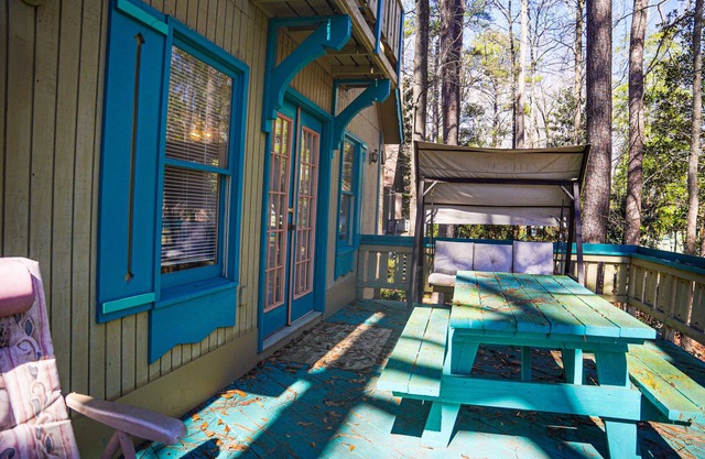 Pet friendly Wooded View Escape perfect place to make some memories!