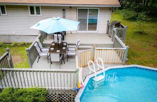 Petals Suite | Cozy Retreat Pool & Forested Views!