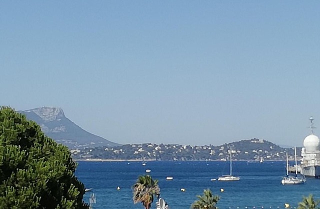 PETIT PARADIS - St MANDRIER VILLAGE