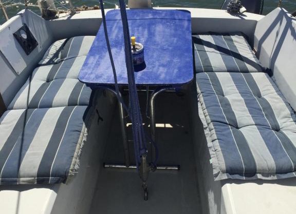 Petit voilier à quai Port Barcares