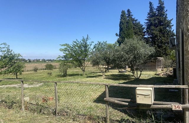 Petite Maison Avec Terrain Entre Route, Vignes et Lavande