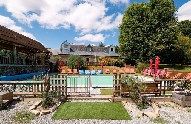 Pequeña casa 'L'épicerie' con piscina compartida, terraza compartida y Wi-Fi