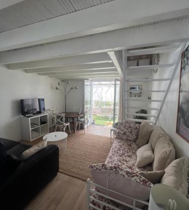 petite maison cosy avec exterieur