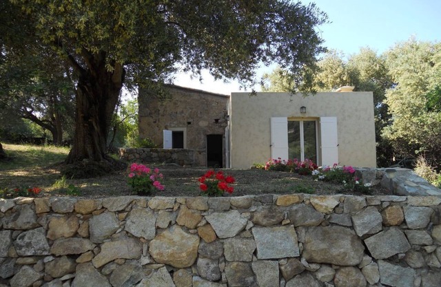 Petite Maison de Campagne: à 3km D'ile Rousse