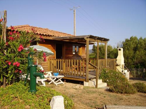 Petite Maison En Bois Exotique