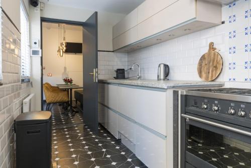 Petite Room With Wifi, Ac, And Shared Kitchen