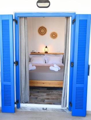 Petite Studios Batsi