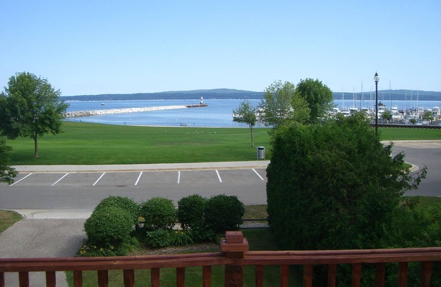 Petoskey Getaway - Gran vista - a pie de todo