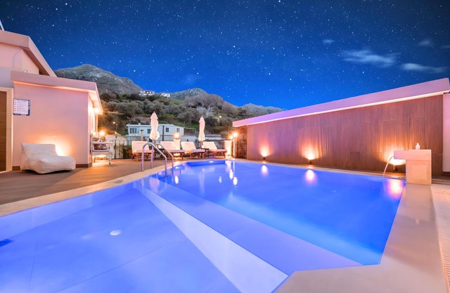 Petralis Luxury Villa Pool & Jaccuzzi