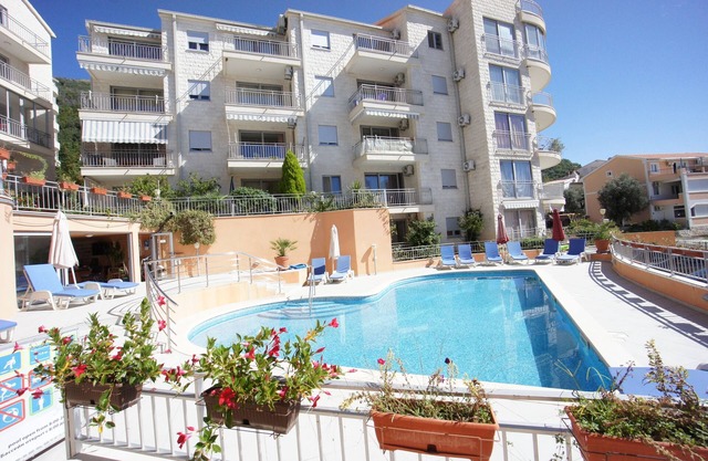 Petrovac Bay Apartments