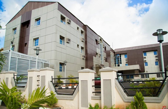 Petrus Hotels Royale
