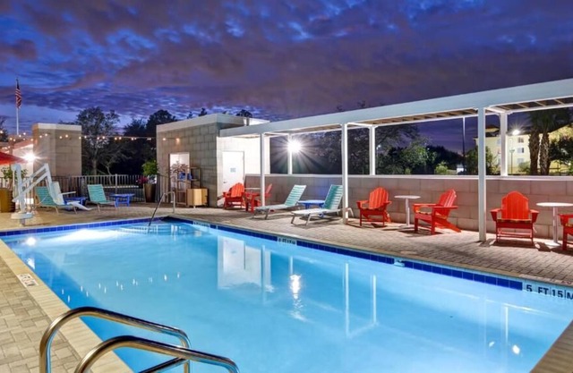 Pets are Allowed HERE! Onsite Pool, Close to Daytona Flea & Farmers Market