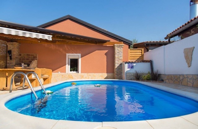 Holiday House Danny with Pool