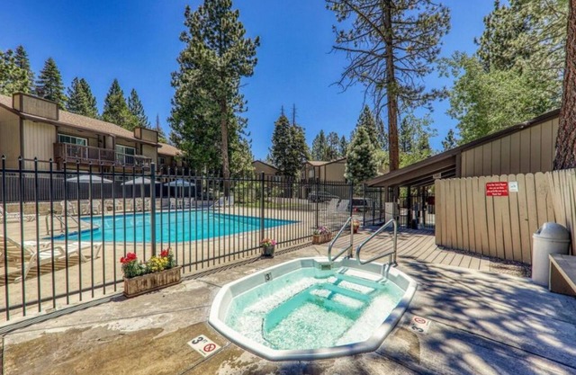 Pets! Walk to Lake! On the Bike Trail! Close to town!