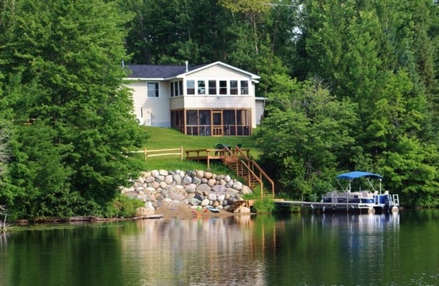 Pets Welcome/kayaks/Stand-up Boards / Nearby Resort Amenities w/water trampoline