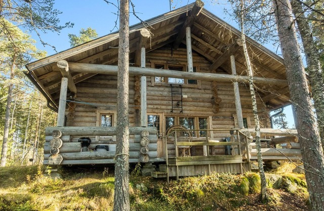 Peurakangasranta 4 * luxury logcabin in Ranua, lakeside in the forest with AC