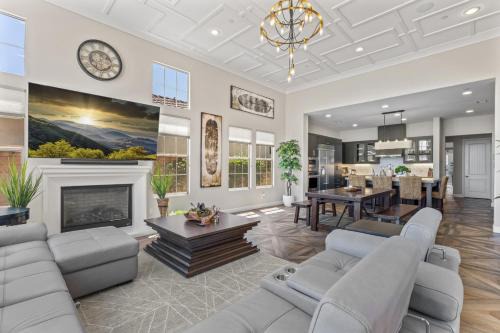 PGA Signature Luxury finishes and furnishings walk to ERNIES