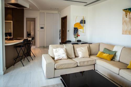 Phaedrus Living: 360 Tower Luxury Flat