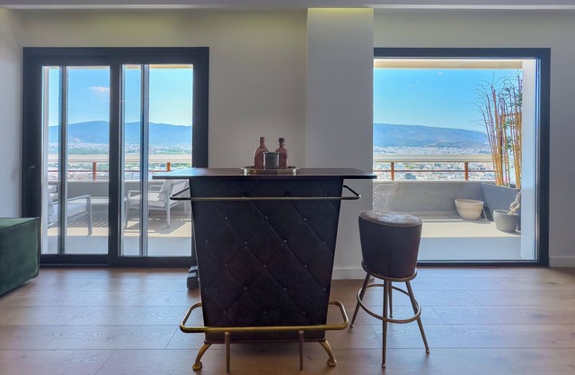 Phaedrus Living Apollo Skyview Penthouse