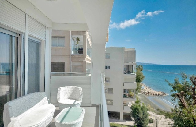 Phaedrus Living Beach Front Flat Kyma