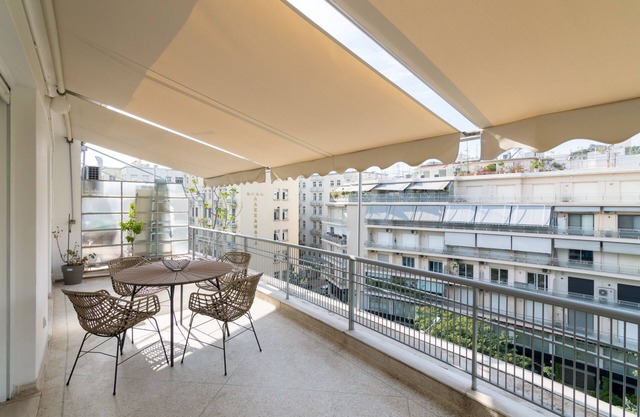 Phaedrus Living: City Center Flat Michalakopoulou