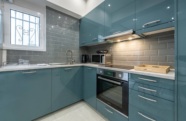Phaedrus Living: City Center Luxury Flat Iofontos