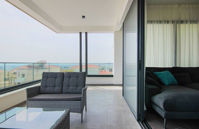Phaedrus Living: City View Anna Residence 102