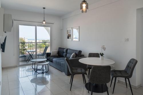 Phaedrus Living Golden Seaview Residence