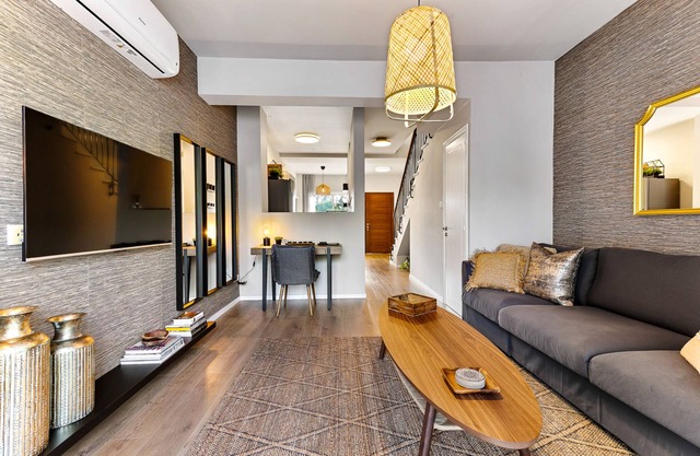 Phaedrus Living: Modern Heights Luxury Townhouse