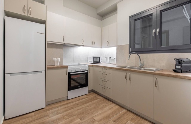 Phaedrus Living Pagkrati Modern Grove